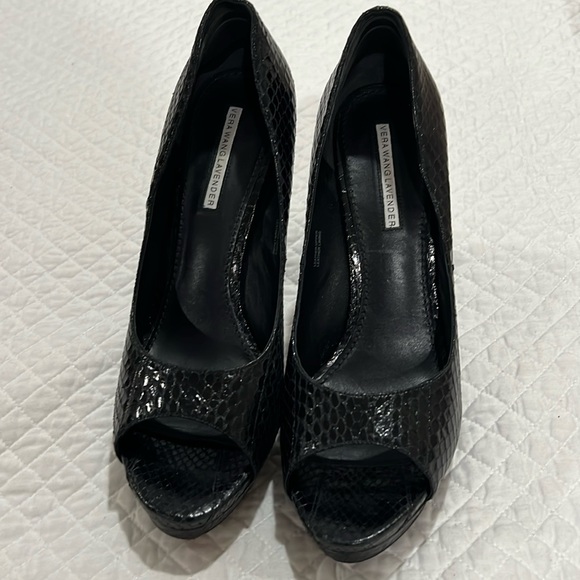 Vera Wang Lavender black platform pump. Since 9.5M - Picture 1 of 10